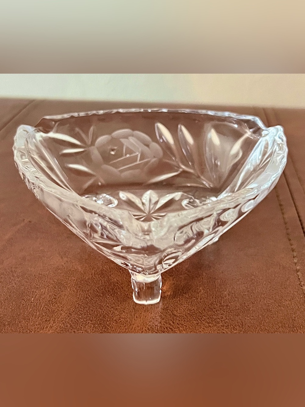 Vintage Crystal Tri-Cornered 3-Footed Ashtray /
Trinket Dish